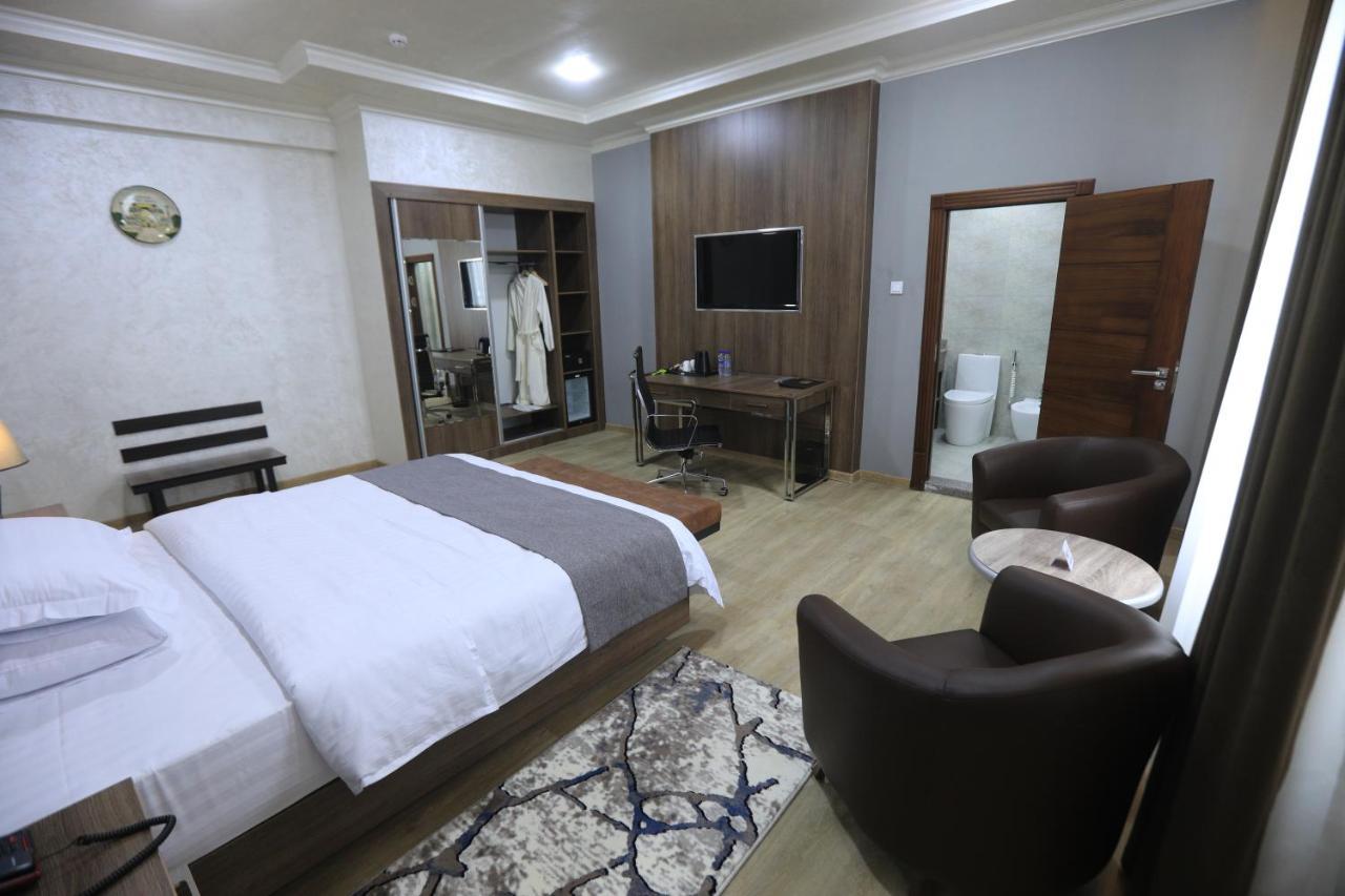 Chlnor Hotel Andijan Esterno foto