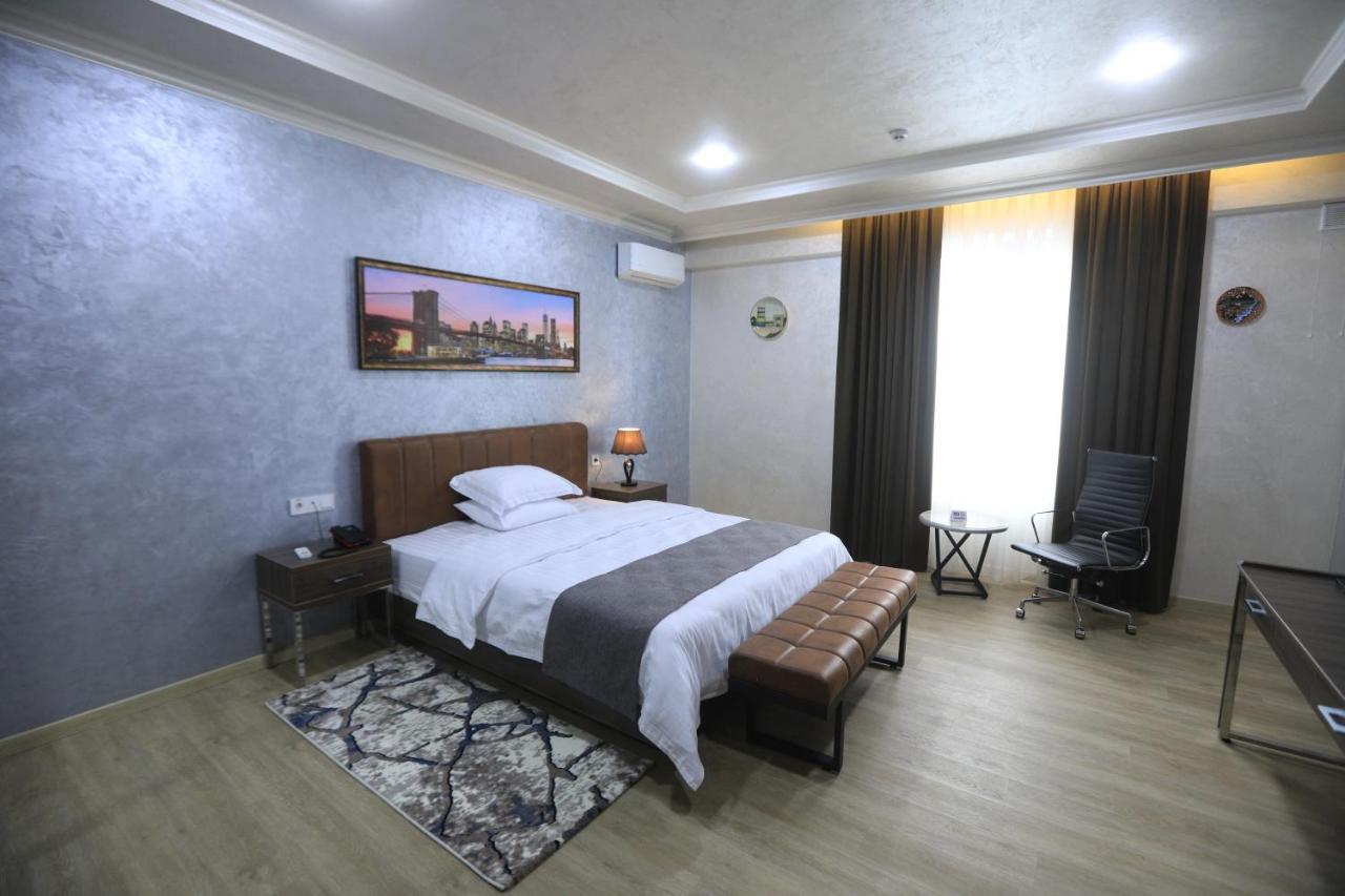 Chlnor Hotel Andijan Esterno foto