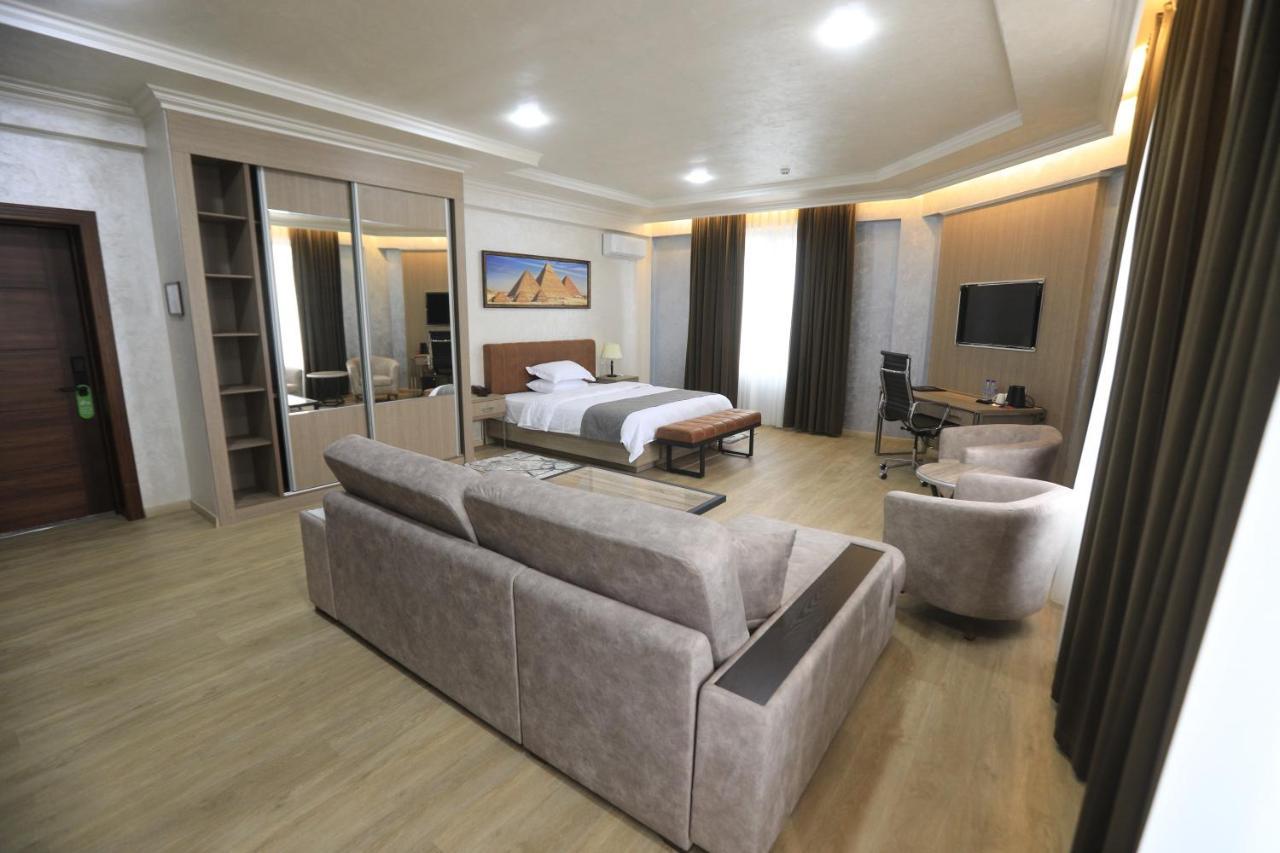 Chlnor Hotel Andijan Esterno foto