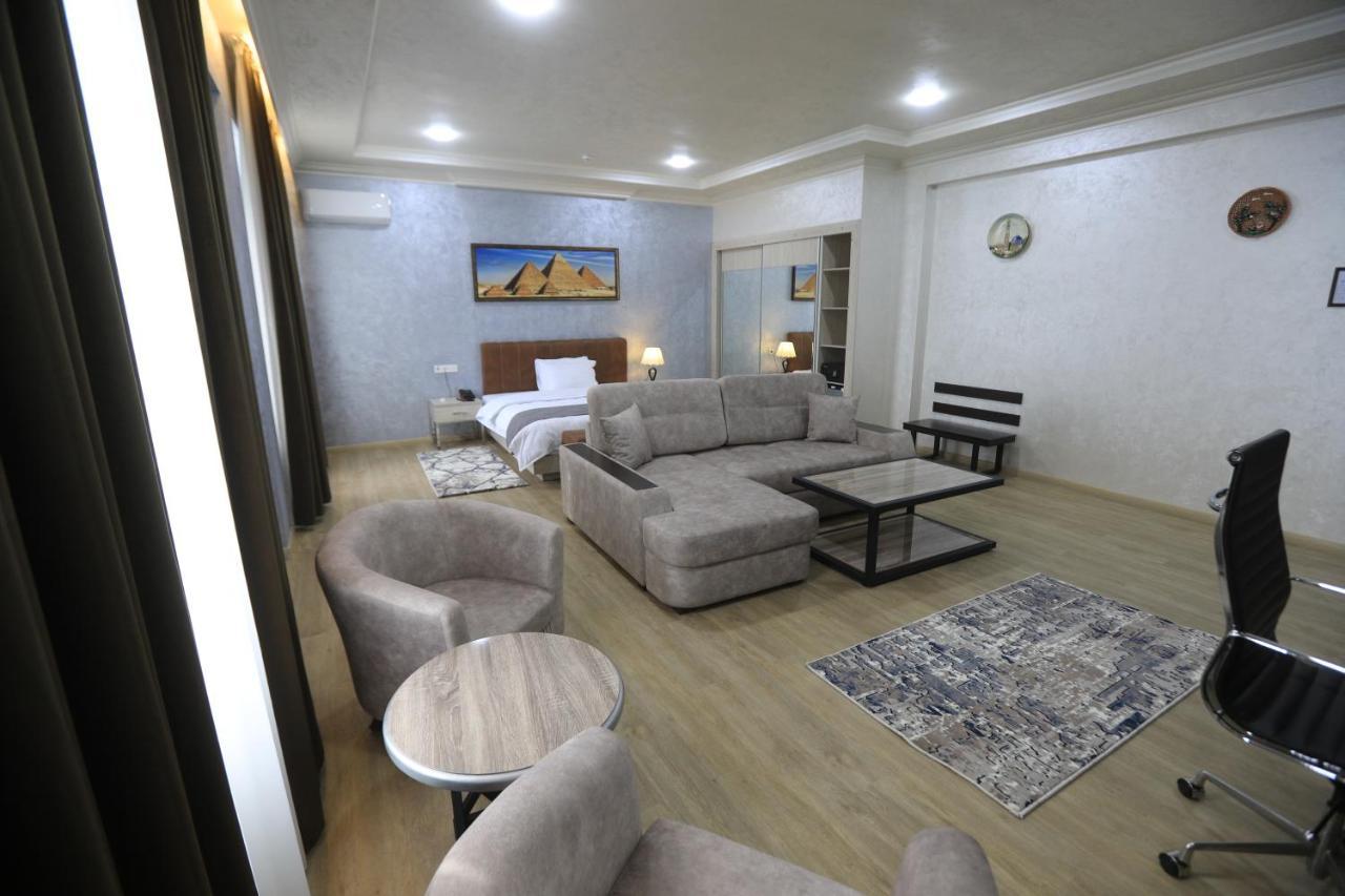 Chlnor Hotel Andijan Esterno foto
