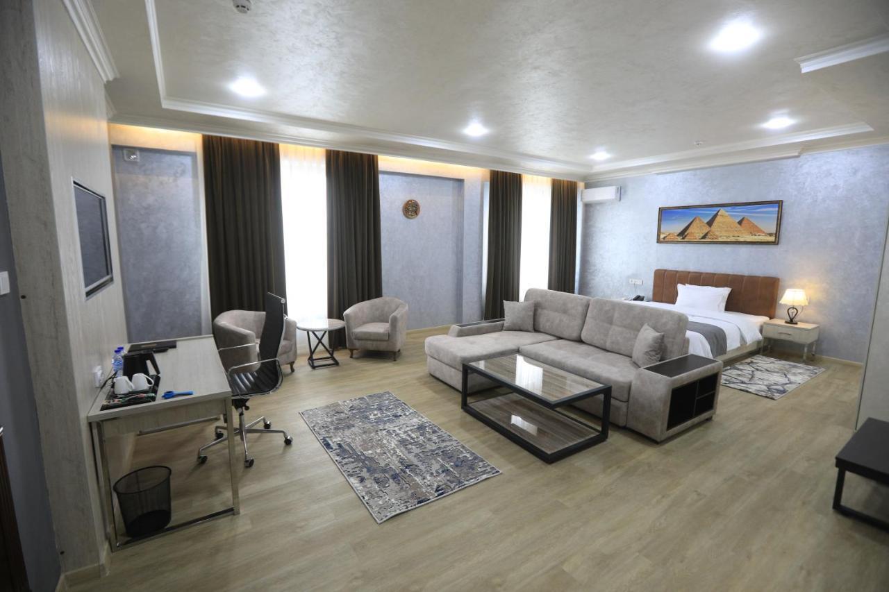 Chlnor Hotel Andijan Esterno foto
