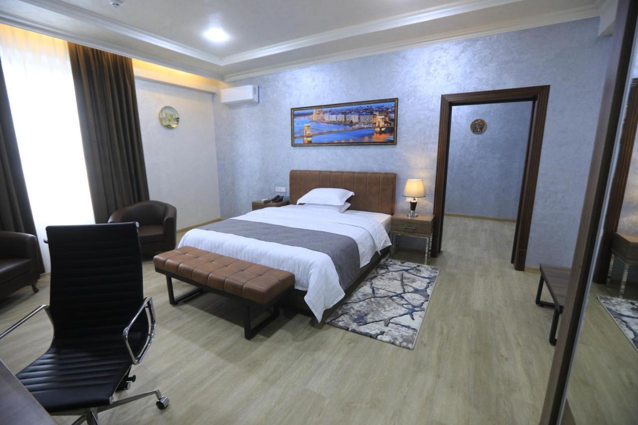 Chlnor Hotel Andijan Esterno foto