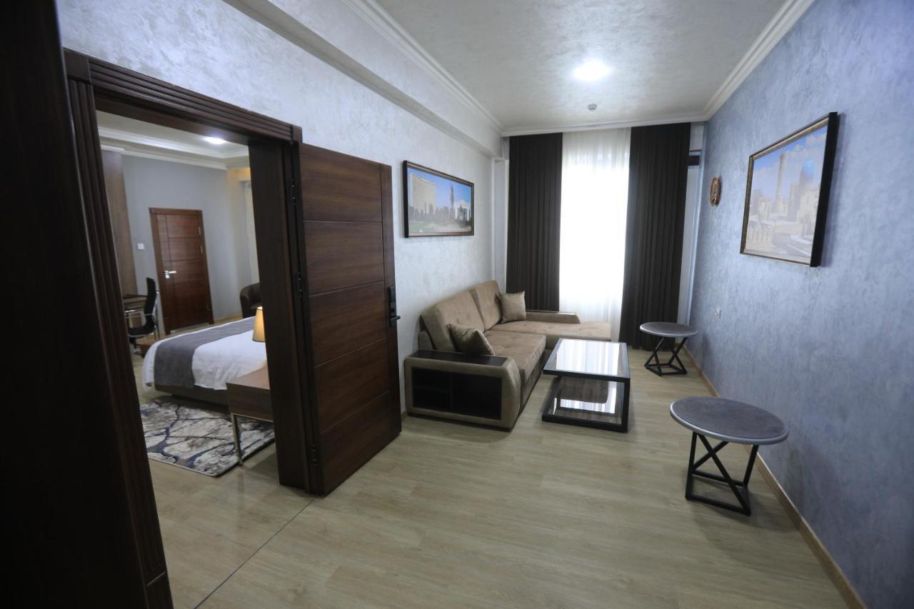 Chlnor Hotel Andijan Esterno foto