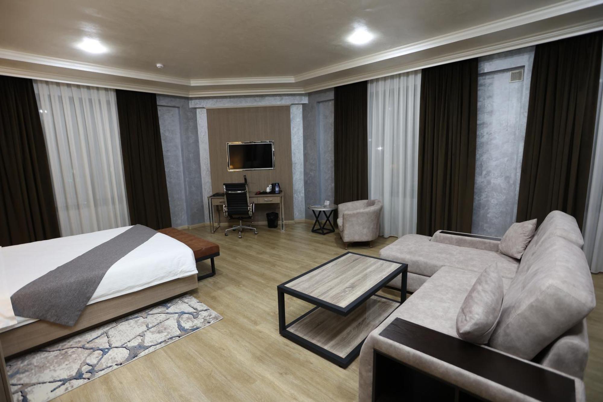 Chlnor Hotel Andijan Esterno foto