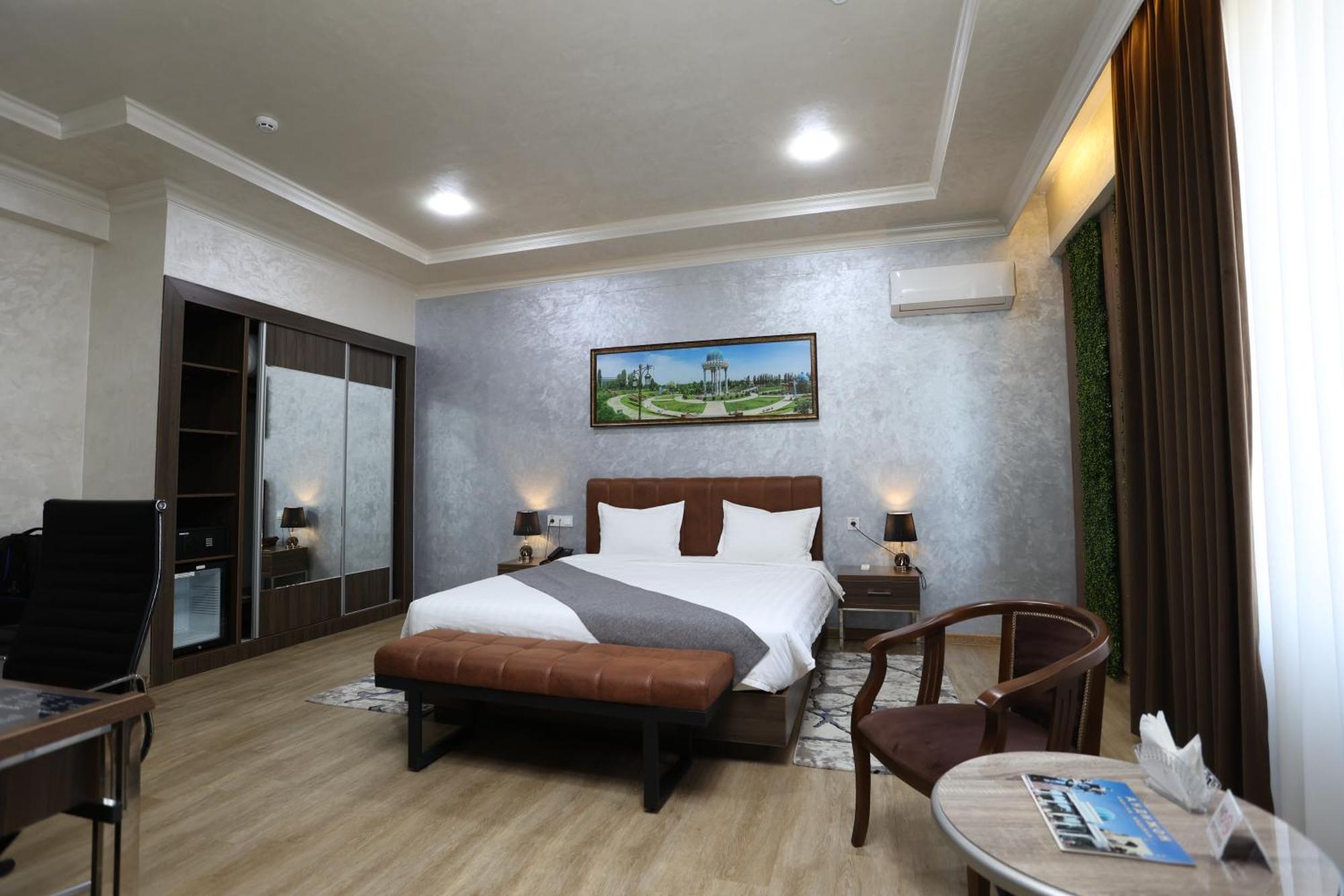 Chlnor Hotel Andijan Esterno foto