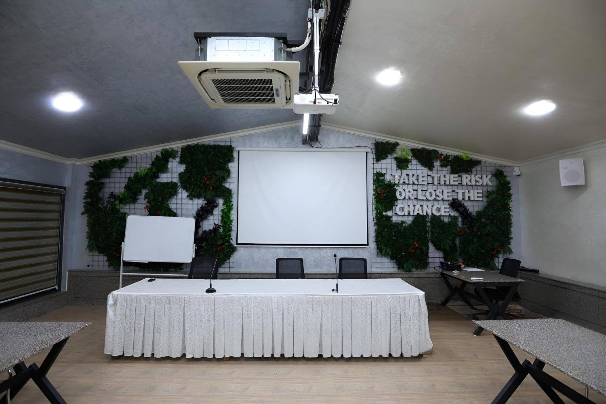 Chlnor Hotel Andijan Esterno foto