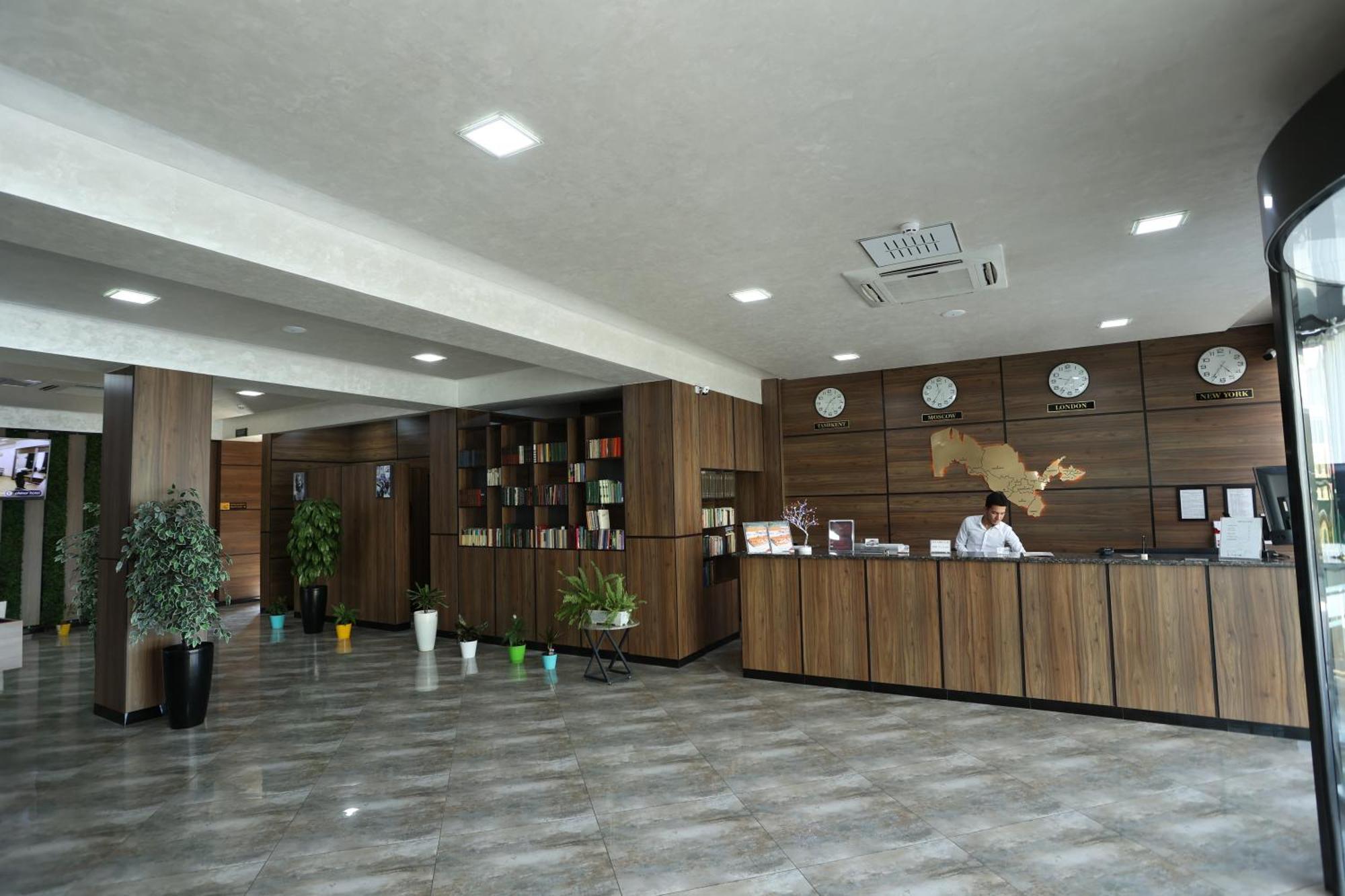 Chlnor Hotel Andijan Esterno foto